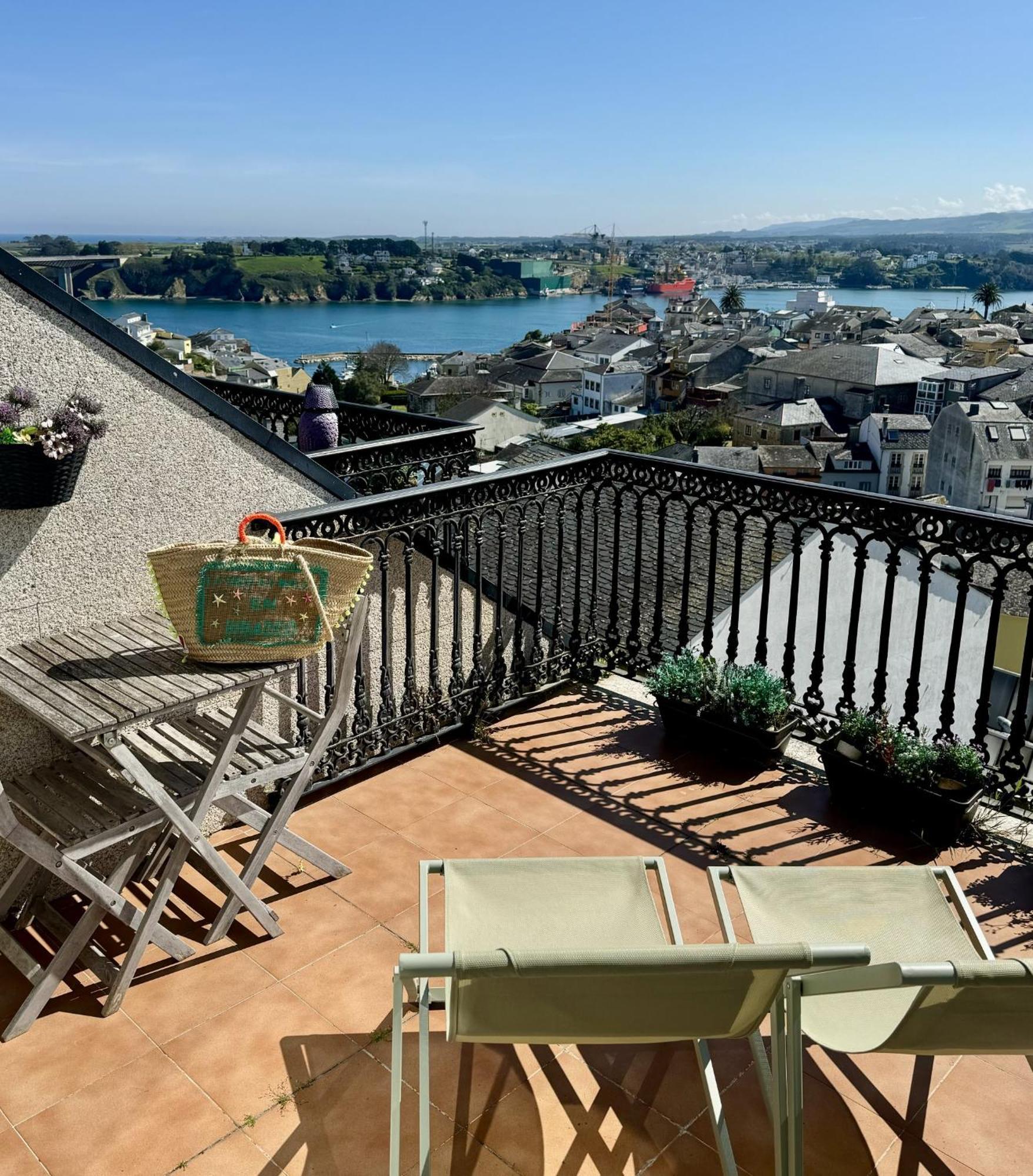 Moderno Piso Con La Mejor Terraza De Ribadeo Y Vistas Maravillosas מראה חיצוני תמונה